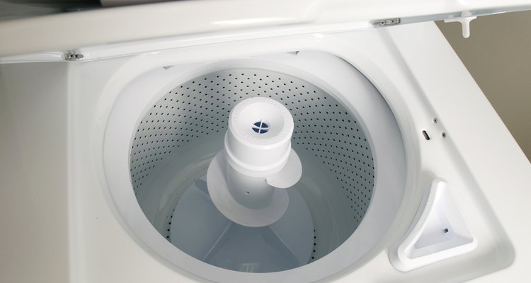 Retirar el agitador del lavarropas Whirlpool es muy fácil.