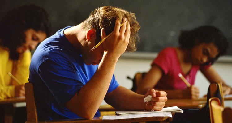 El estrés y las preocupaciones académicas pueden afectar la salud social de un adolescente.