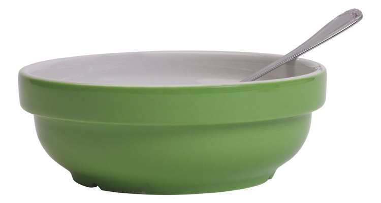 Una superficie de cerámica sobre la cocina de vidrio es muy difícil de romper.