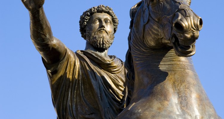 Apesar de influenciada pelos trabalhos gregos e etruscos, a arte romana era distinta em seus retratos monumentais de líderes cívicos