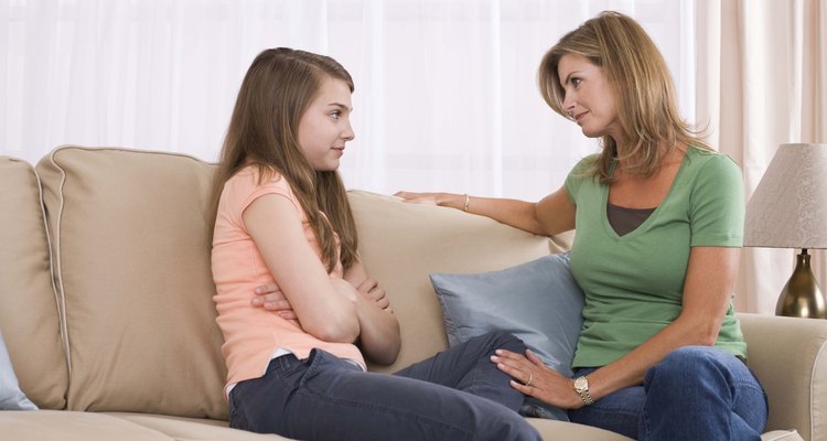 Habla con tu hijo adolescente sobre cuáles son los límites y cómo debe comportarse.