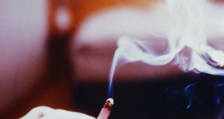 El humo de cigarrillo es uno de los olores más difíciles de eliminar.