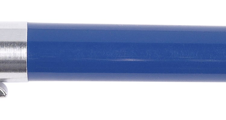 Hoje em dia, muitas canetas são fabricadas com um laser em uma das pontas