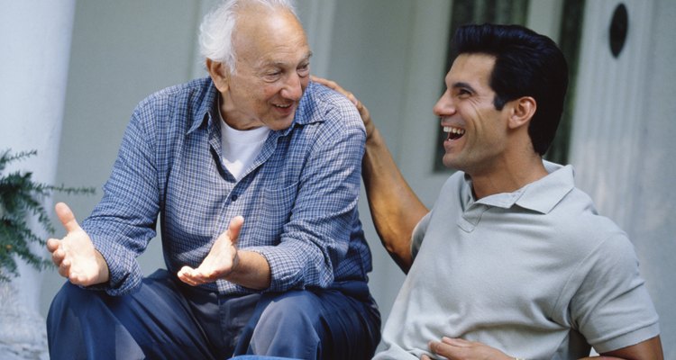 Aprende cómo cuidar a tu padre cuando está empezando a ponerse cínico y negativo sin dañar tu salud.