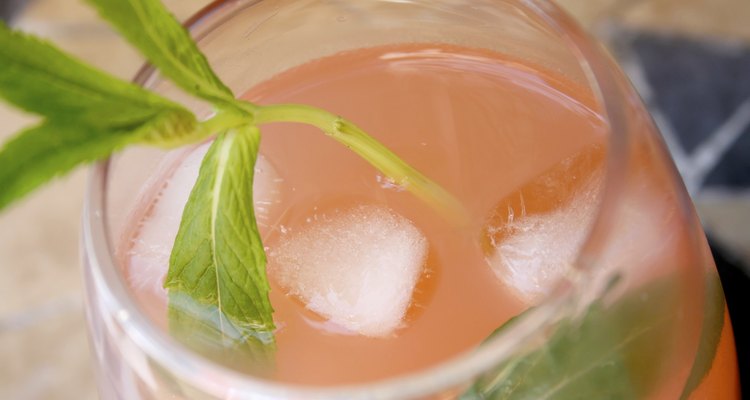 Guava and mint refreshment