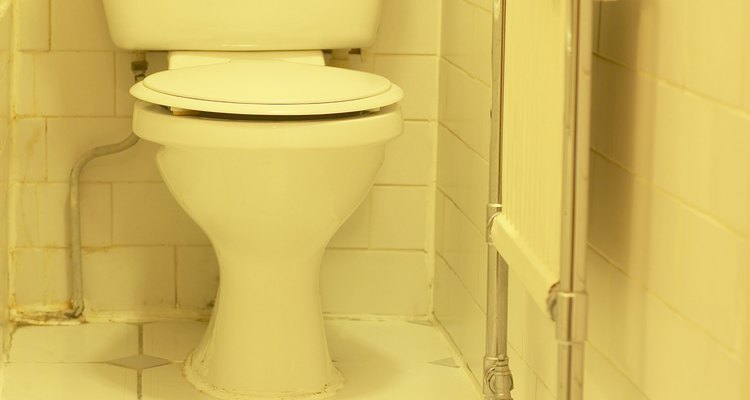 Una broca con punta de diamante te permitirá perforar los azulejos de porcelana y colgar los accesorios de tu baño.