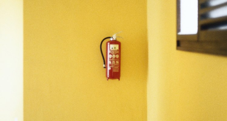 Los extintores de incendios deben estar ubicados en zonas de fácil acceso.
