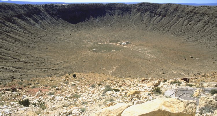 Los cráteres de impacto se pueden ver en los cuatro planetas terrestres.