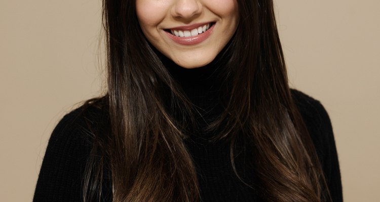 Victoria Justice luce un color ceniza.