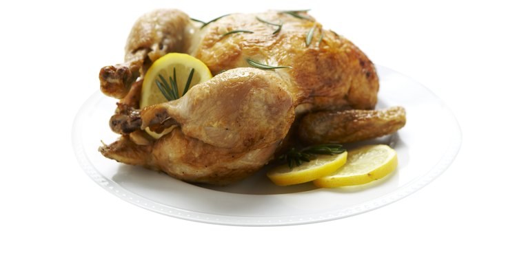 El sabor ácido y dulce del limón caramelizado con el pollo asado es una buena combinación.