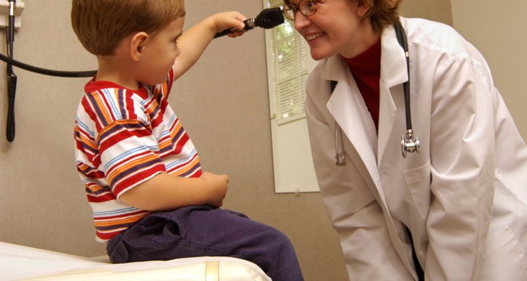 Los pediatras utilizan marcadores de hitos para controlar el desarrollo de tu hijo.