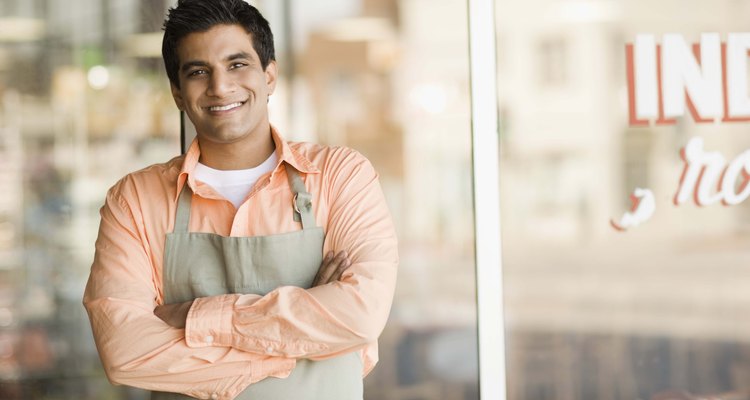 Las habilidades sociales tales como exhibir una actitud amable con los clientes son esenciales para una variedad de puestos de trabajo.