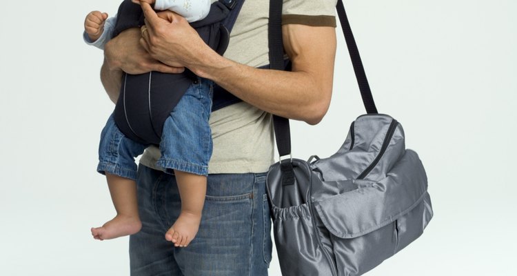 Una bolsa de pañales es el lugar más fácil para llevar la leche materna.