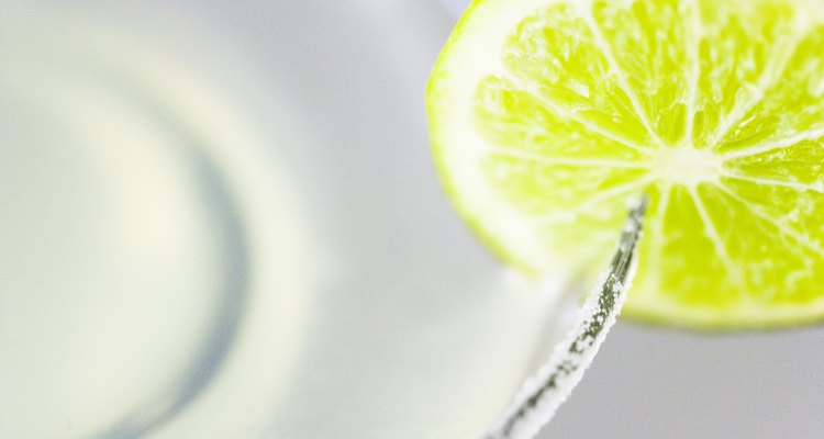 Un limón fresco y sal son esenciales para una Margarita perfecta.