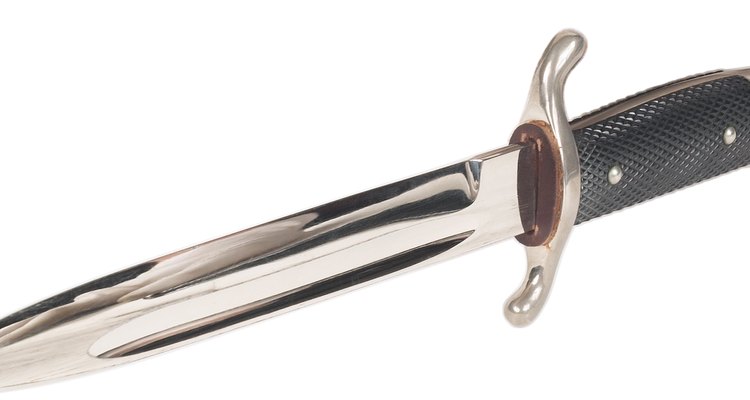 Los cuchillos de acero son templados de modo que la hoja sea lo suficientemente fuerte para sostener su borde.