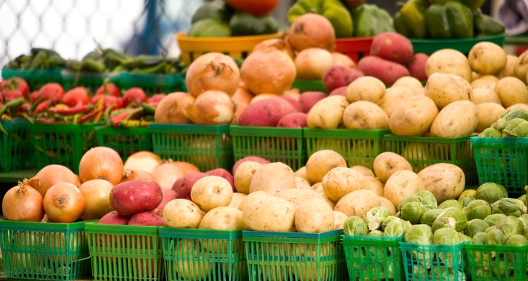 Los mercados locales están llenos de productos que funcionarán bien en una lista de búsqueda de tesoros.