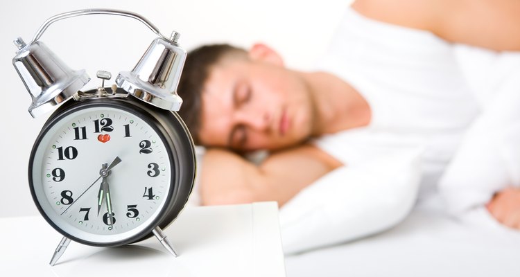 Si llegas tarde al trabajo, trata de ajustar tu reloj para que la alarma suene más temprano.