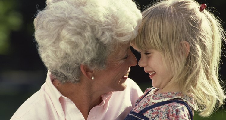 Las abuelas están muy orgullosas de sus familias y les encanta mostrarlas.