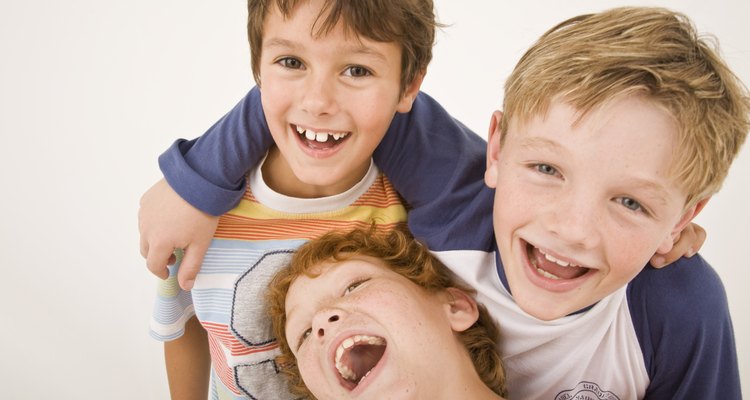Estimula el desarrollo social y emocional de tu hijo con actividades apropiadas.