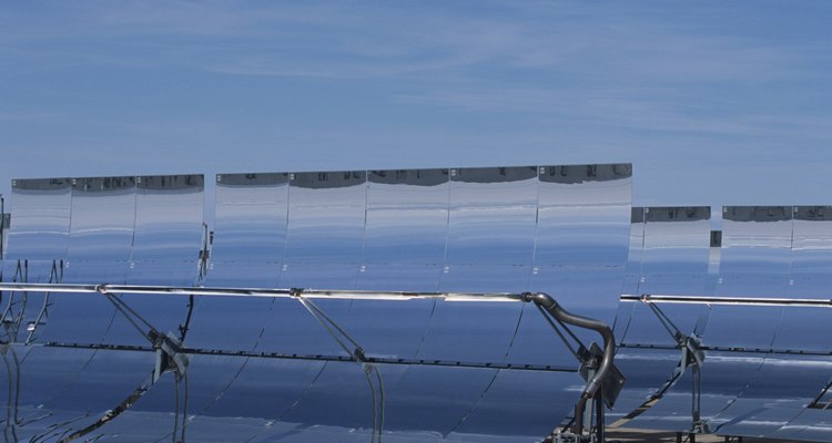 Conecta todos los paneles solares encadenándolos.