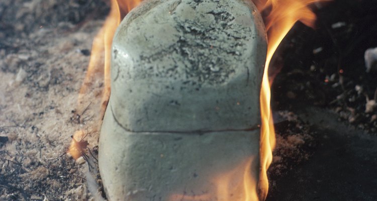 Índios Pueblo têm assado cerâmica em fornos por centenas de anos