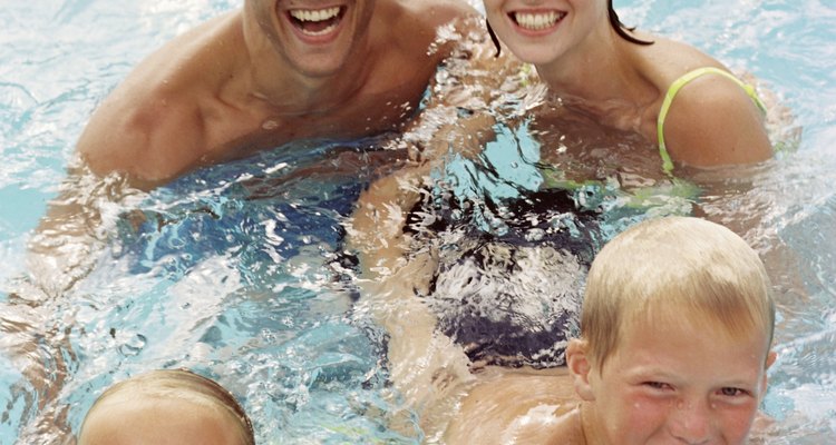 Aprenda a eliminar a espuma da piscina