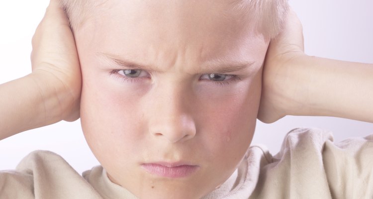 Los comportamientos negativos de un niño normalmente se derivan de una serie de factores.