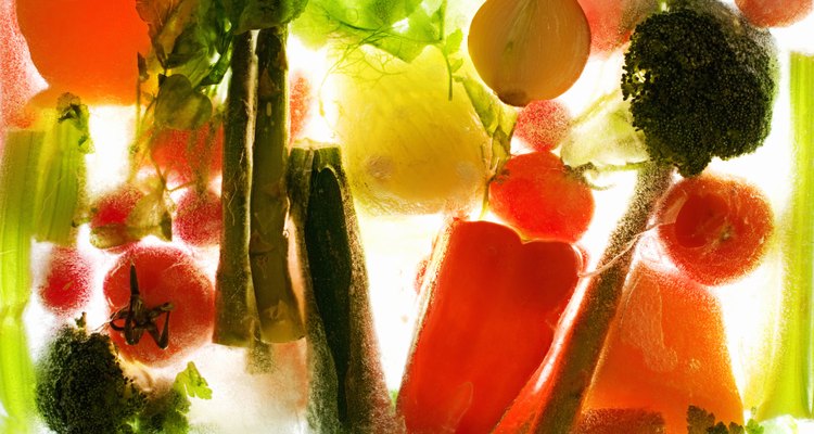 Puedes cocinar las verduras congeladas en el microondas.