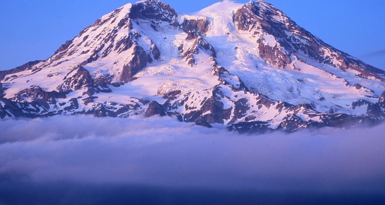 Como muchos picos nevados de High Cascade, el Mount Rainier está encerrado en glaciares.