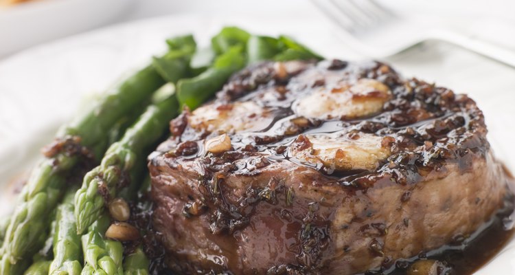 Fillet of Beef Bordelaise with Asparagus Spears and Saut Potatoes