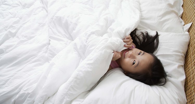 Os cobertores ponderados podem fornecer relaxamento que resulta em uma ótima noite de sono