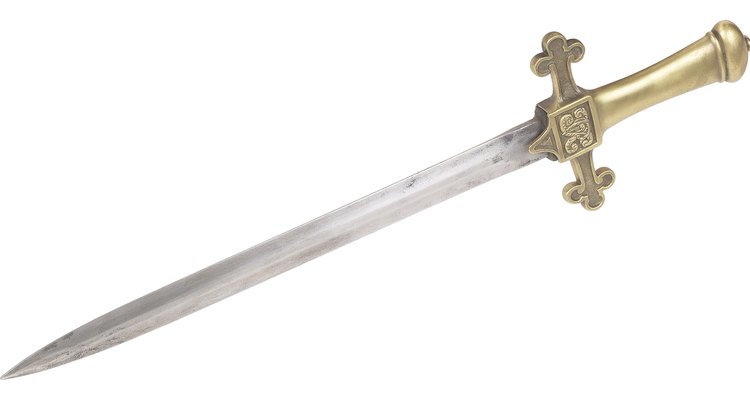 As espadas medievais longas chegavam a mais de 1 m de comprimento