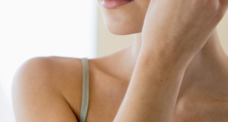 Las cejas curvas se ven mejor en personas con formas de cara angulares.