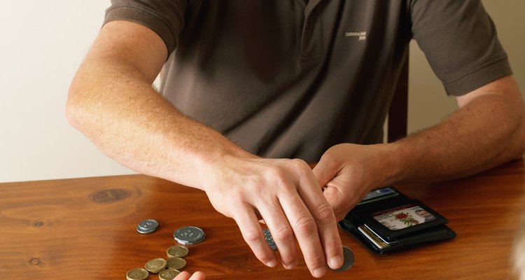 Pídele a tu hijo que haga las tareas antes de repartir dinero.