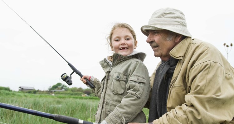 Las actividades al aire libre ayudan a los abuelos a conectarse con sus nietos.