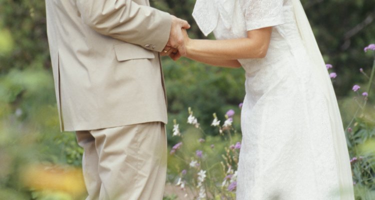 Muchos aspectos de la ceremonia de boda judía están profundamente arraigados en la tradición.