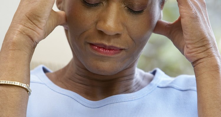 Os sintomas de dor de cabeça devido ao choro só aparecem quando a causa são emoções negativas