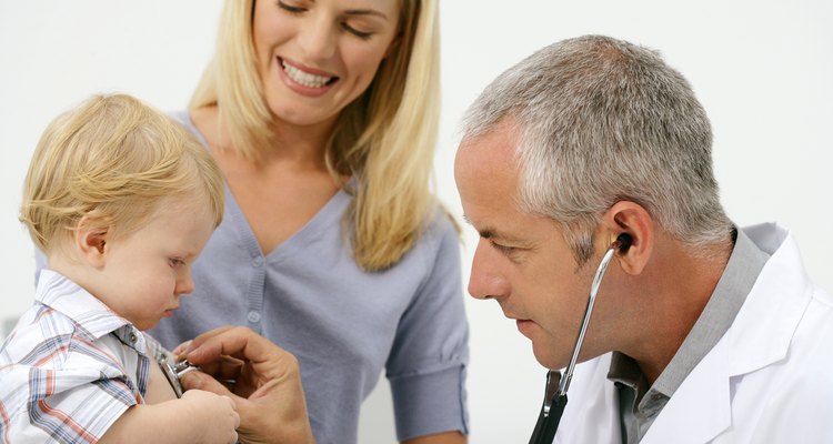 El médico de tu niño realiza controles en las etapas de desarrollo.