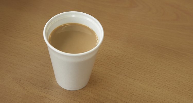 Café é frequentemente vendido em copos de isopor