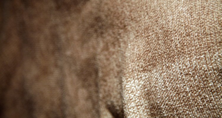 El chenille es una tela suave que a menudo se usa para tapizar muebles.