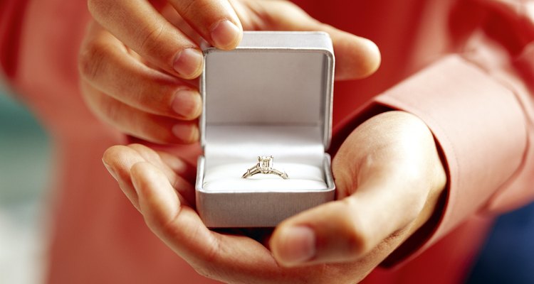 ¿Cuál es el costo promedio de un anillo de compromiso?