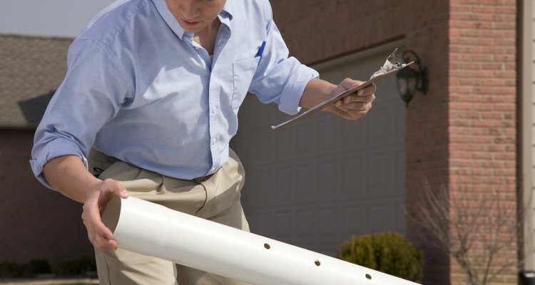 La tubería de PVC enterrada es resistente y fácil de instalar, pero a menudo difícil de reparar.