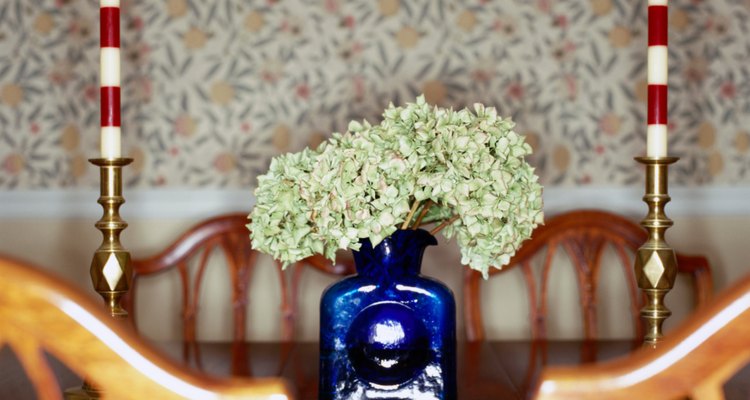 Cómo hacer arreglos florales con hortensias secas |