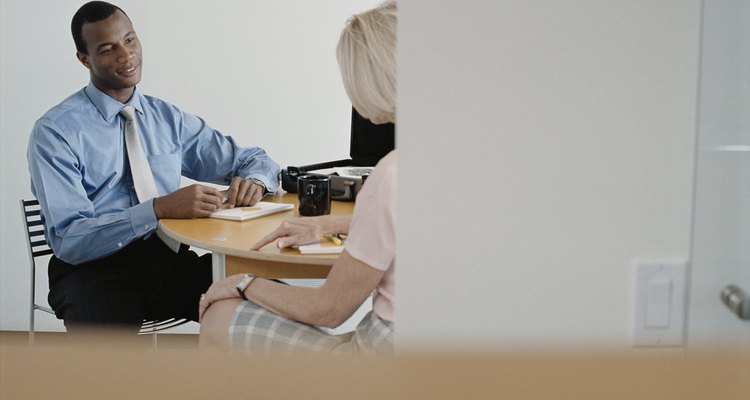 As advertências verbais devem ser feitas de forma privada e, se possível, com um outro supervisor como testemunha