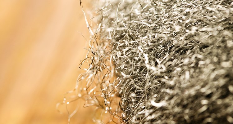 La lana de acero elimina el óxido sobre el cromo y metales cromados.