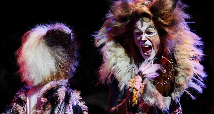 Make a yarn tail for your Jellicle cat costume.