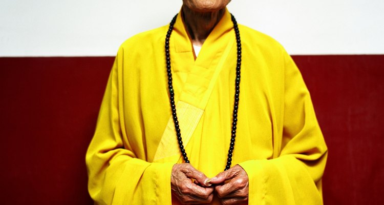 Muestra respeto al saludar a un monje budista.