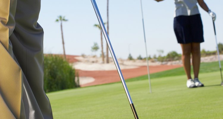 Existen dos tipos de palos de golf, los de espada y los mazos.