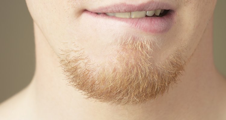 Dê a impressão de uma barba cheia com algumas dicas e truques.