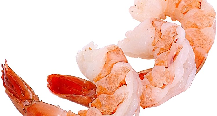 Hay muchas maneras de cocinar camarón crudo.